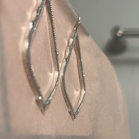 Kendra Scott Silver Openwork Teardrop Dangle Earrings - Picture 3 of 3